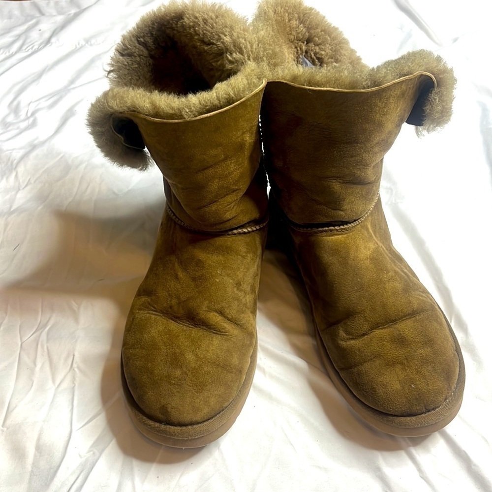 UGG Bailey Button CHESTNUT Short Bootie